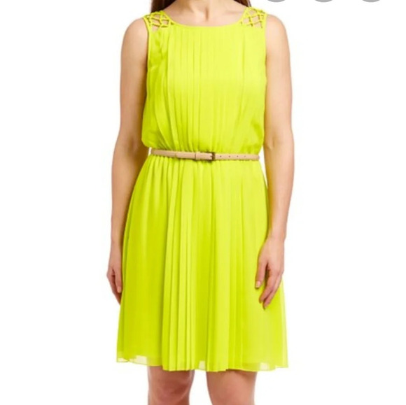 NWOT JESSICA SIMPSON women's pleated dress Size 8 without belt lime color - Picture 1 of 10